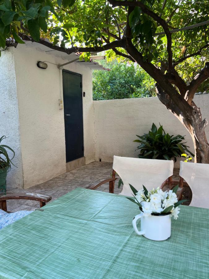 Cosy Guesthouse-Souterrain With Garden In City Center Corinth Экстерьер фото